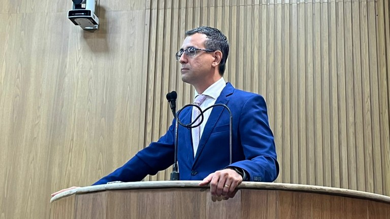 Lúcio Flávio discursa na Câmara em prol das crianças autistas e mães atípicas 