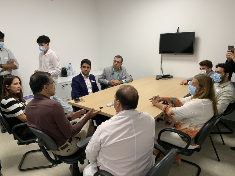 Lúcio Flávio fiscaliza Maternidade Lourdes Nogueira e confirma normalidade no serviço