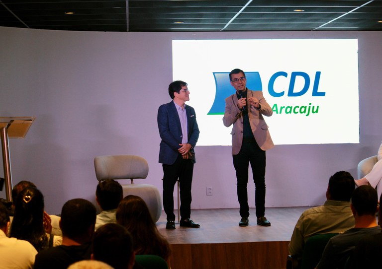 Lúcio Flávio participa de evento para varejistas na CDL Aracaju  