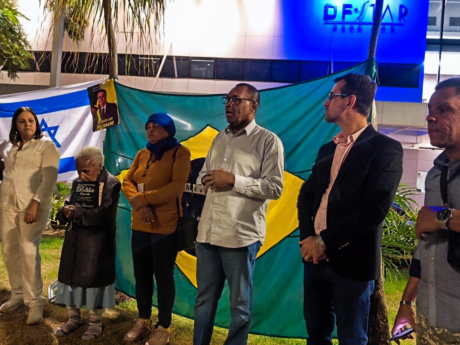 Lúcio Flávio participa de vigília por Bolsonaro e reforça apoio ao presidente de honra do PL