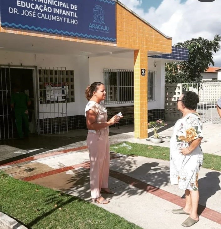 Mães e avós contam com o apoio da Professora Ângela Melo para lutar pela matrícula das crianças nas escolas e creches de Aracaju