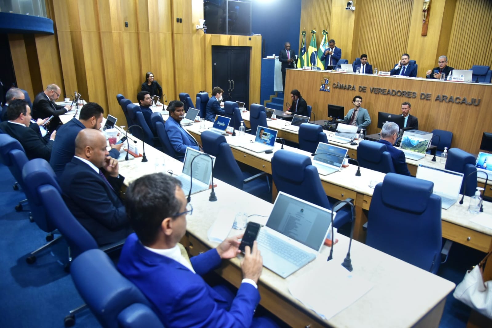 Maioria dos vereadores aprova PL do Poder Executivo que libera empréstimo de R$161 milhões para compra de ônibus elétricos 