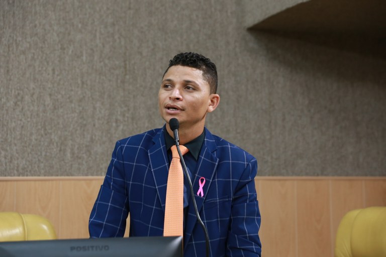 Mais um bairro é alvo da operação tapa-buraco graças ao pedido de Soneca