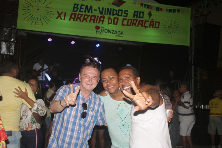 Dr. Gonzaga comemora sucesso de "Arraiá do Coração"