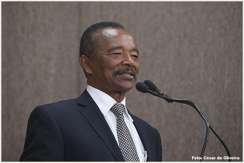 Manuel Marcos parabeniza Ipesaúde pela normalização no atendimento