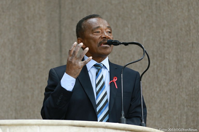 Manuel Marcos repudia falta de assistência às mulheres negras na hora do parto 