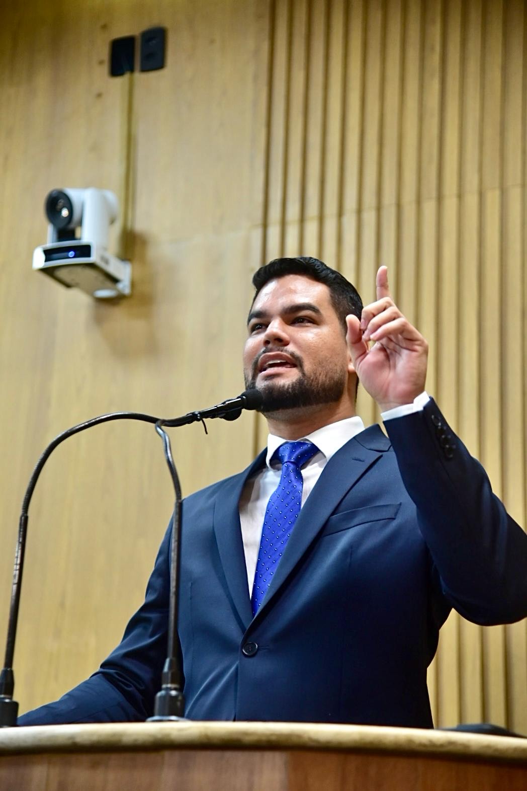 Maurício Maravilha denuncia descaso da torre ao retirar os coletores de lixo
