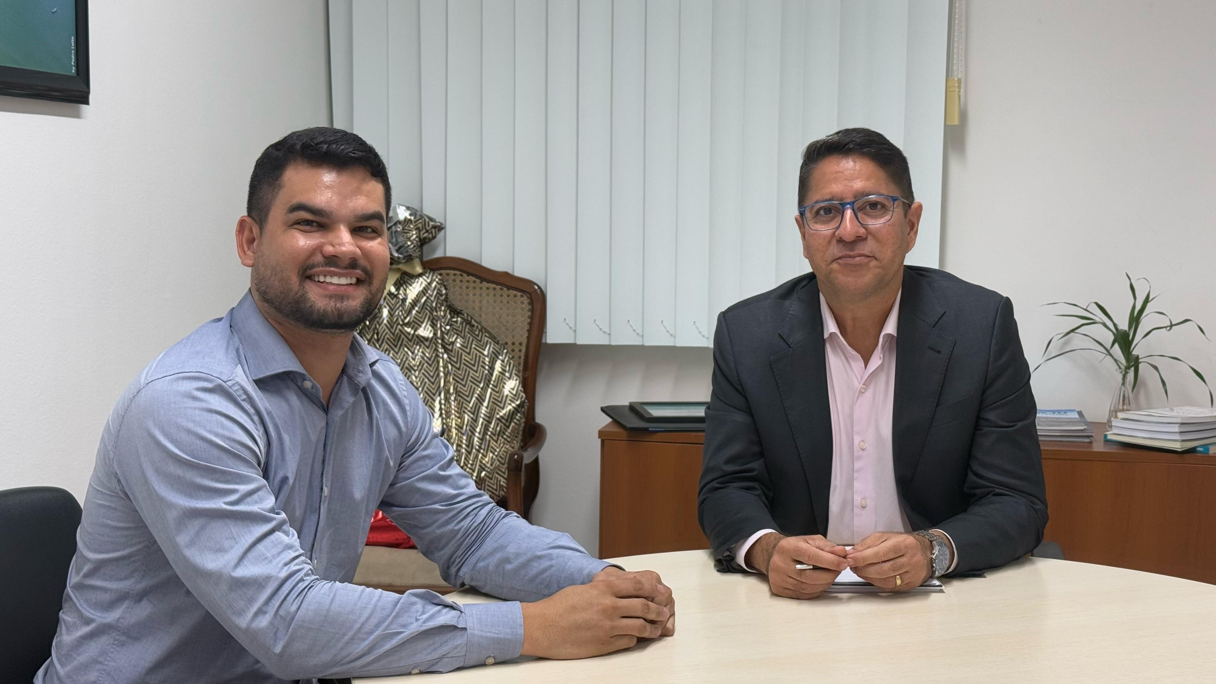 Maurício Maravilha visita Ricardo Marques  e pede informações sobre a maternidade Lourdes Nogueira