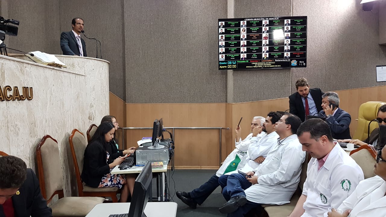 Médicos de Aracaju buscam apoio dos vereadores para finalizar greve