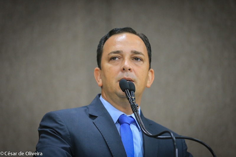 Meireles lamenta paralisação da obra do loteamento Jardim Bahia