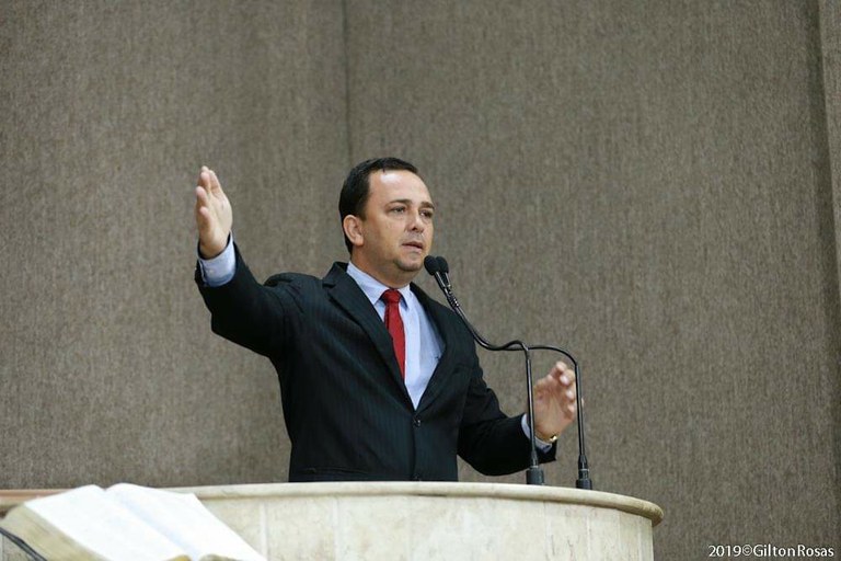 Meireles parabeniza Emsurb pela limpeza dos canais em Aracaju