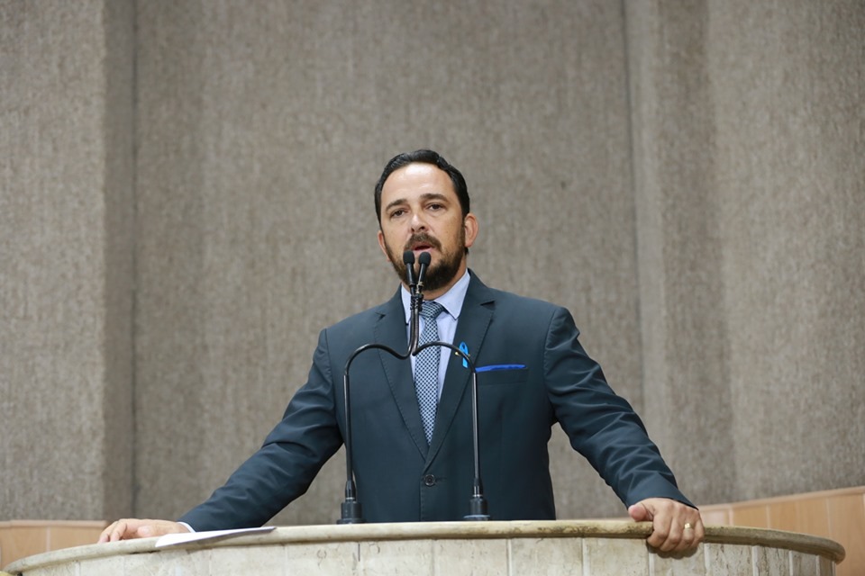 Meireles revela que cirurgiões se recusam a realizar procedimento tradicionais, obrigando a pagar à laser