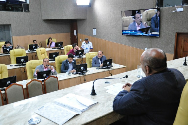 Membros da CPI da Saúde começam a ouvir testemunhas 