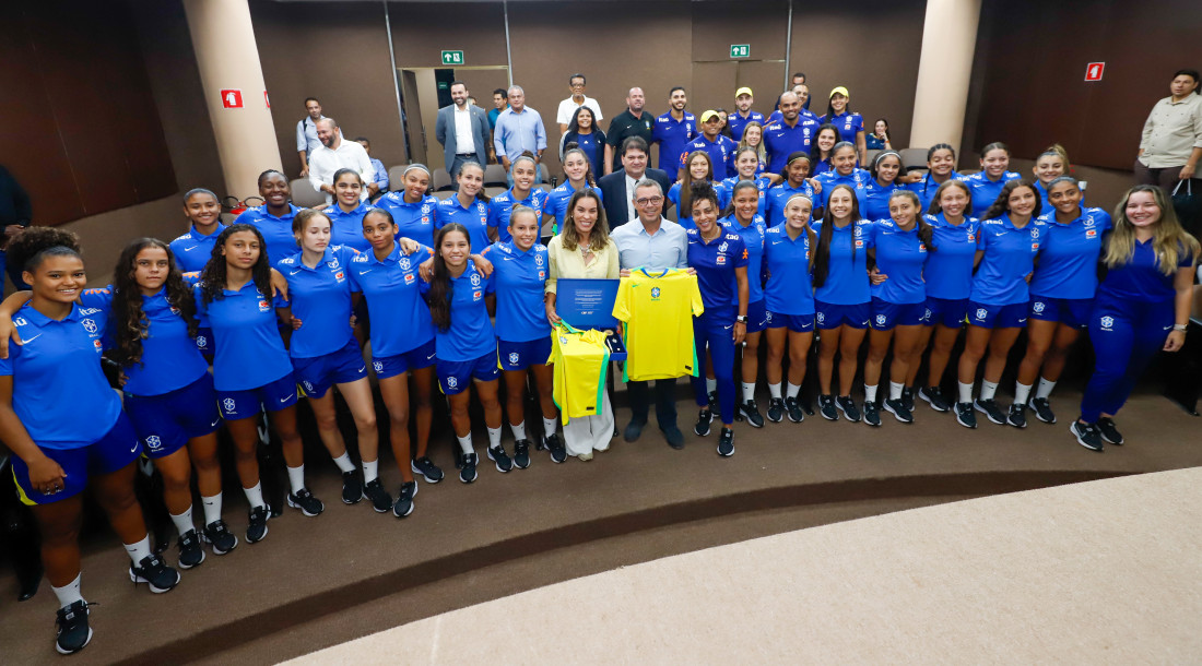 Miltinho Dantas acompanha delegação da Seleção Brasileira Feminina Sub-17 em visita ao governador de Sergipe