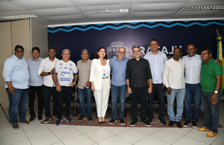 Miltinho Dantas participa da assinatura de contratos de repasse para a construção de equipamentos da assistência social
