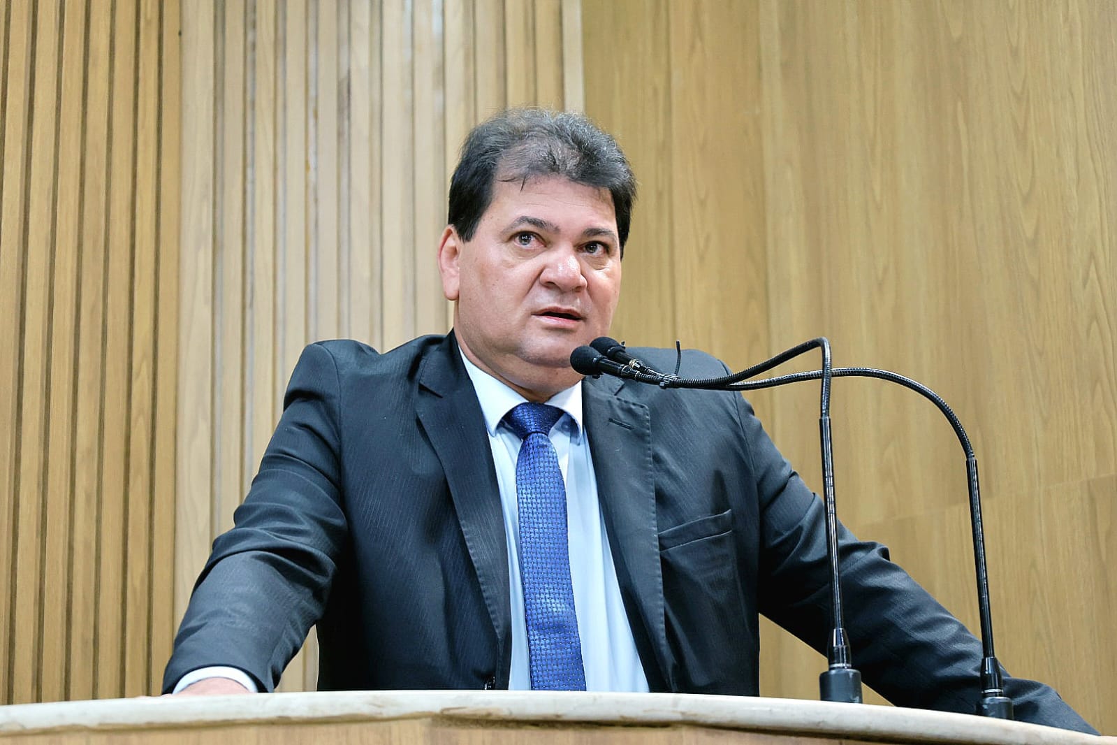 Miltinho Dantas participa das votações de projetos de lei enviados pelo Poder Executivo e classifica o dia como histórico para os servidores municipais 
