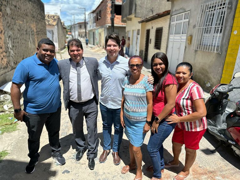 Miltinho Dantas visita os moradores da Matinha
