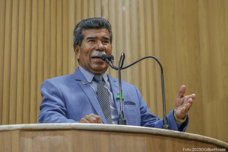 Moradores do Santa Maria não suportam lamaçal