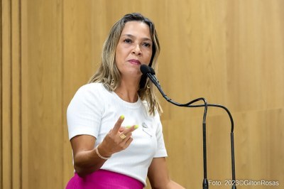 Sheyla cobra entrega de medicamentos à paciente com doença de Wilson