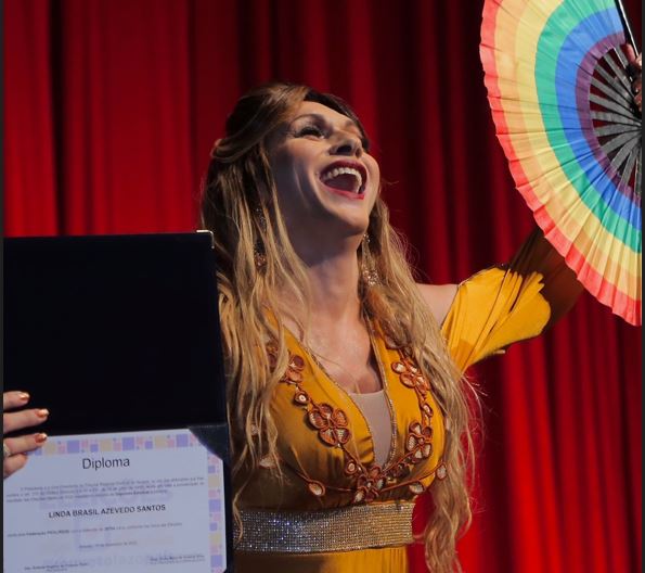 Na diplomação, Linda reafirma compromisso com as lutas sociais