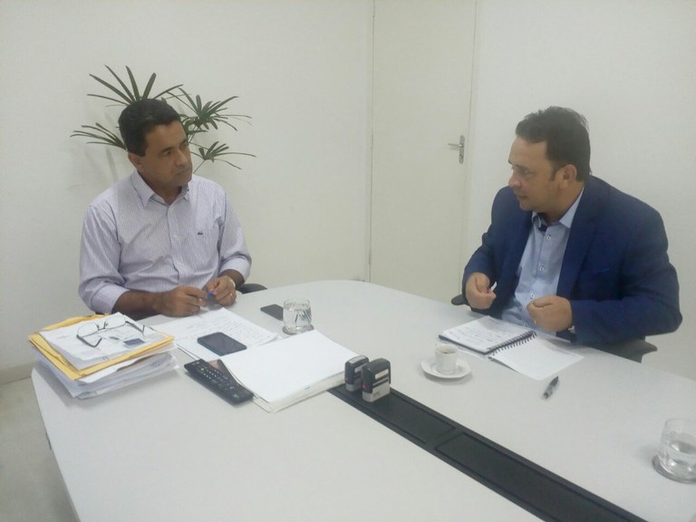 Na Emsurb, Fábio busca melhorias para urbanização do bairro Soledade