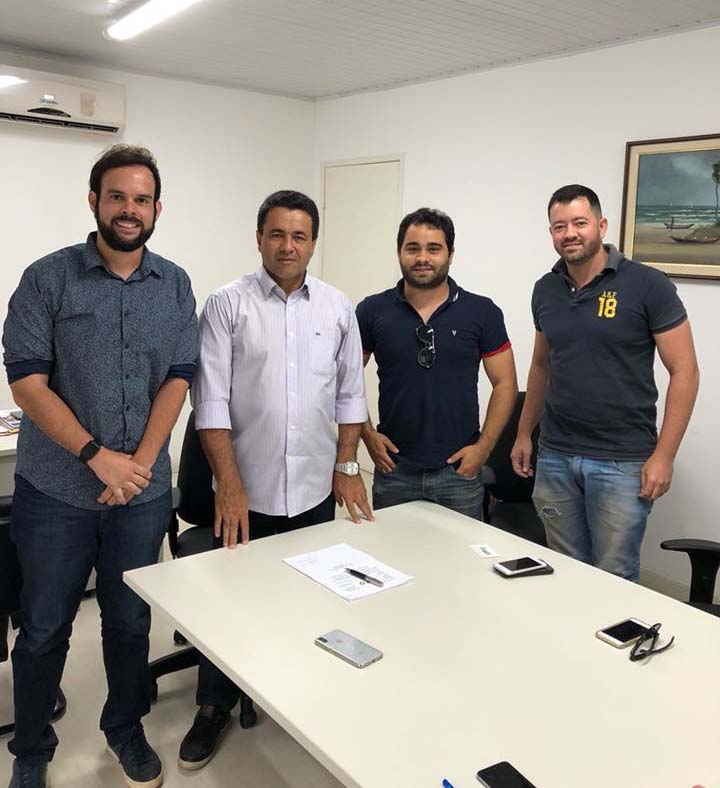 Na Emsurb, Thiaguinho sugere parceria público-privada