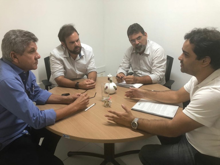 Na Sema, Thiaguinho discute parceria público-privada para o gerenciamento das sobras do coco