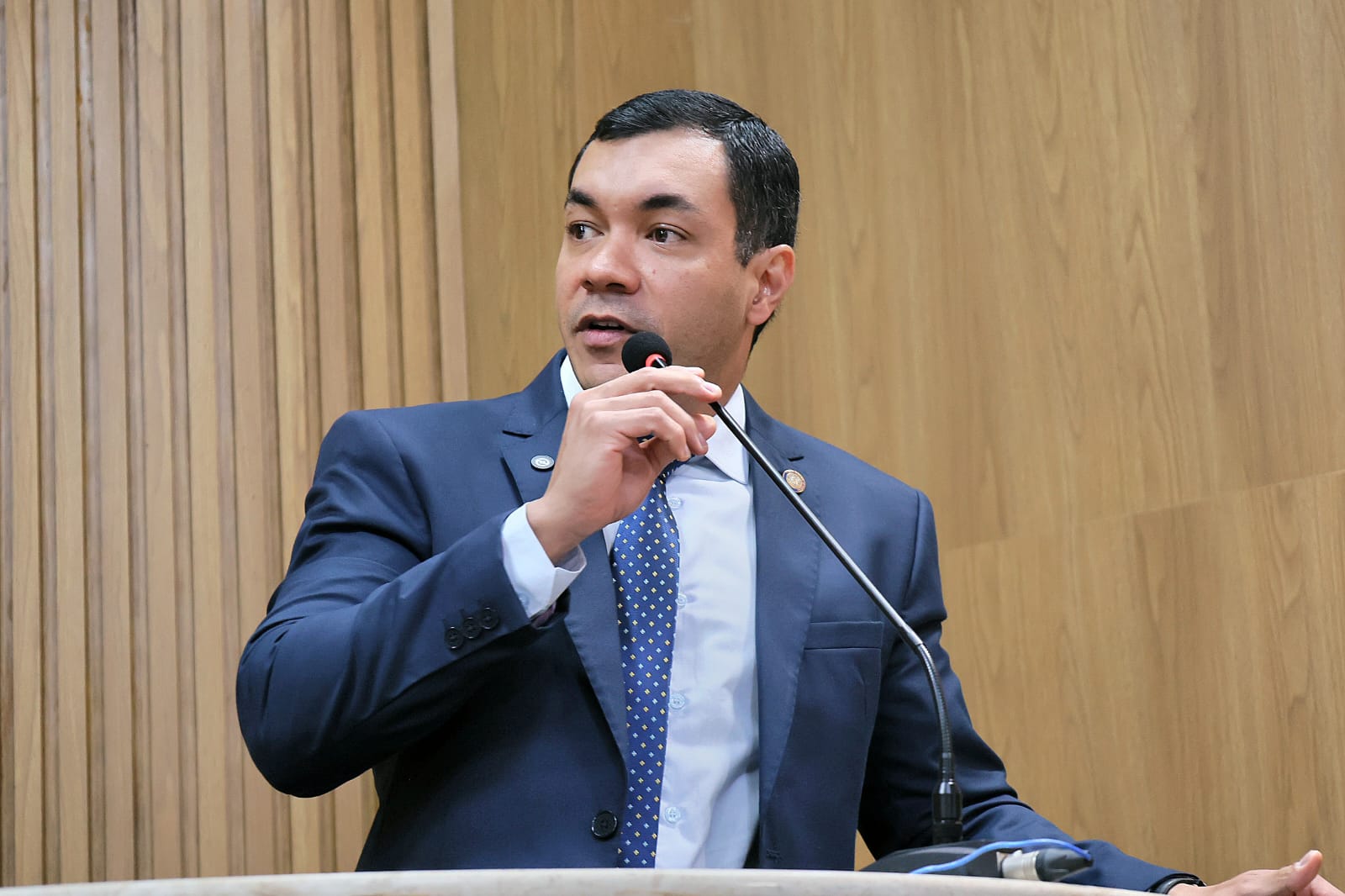 Na tribuna, vereador Levi Oliveira defende vigilante afastado após caso na UFS