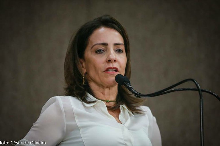 "Não acabam com a greve porque não dependem dos médicos do município", diz Emília Corrêa