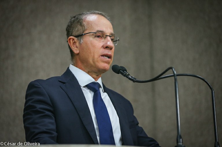 Nitinho discursa sobre aprovação de projeto relativo ao Programa Pró-Moradia