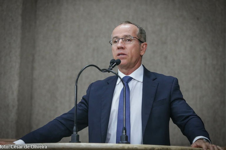 Nitinho agradece a presença dos mais de 12 mil foliões no Forró dos Amigos