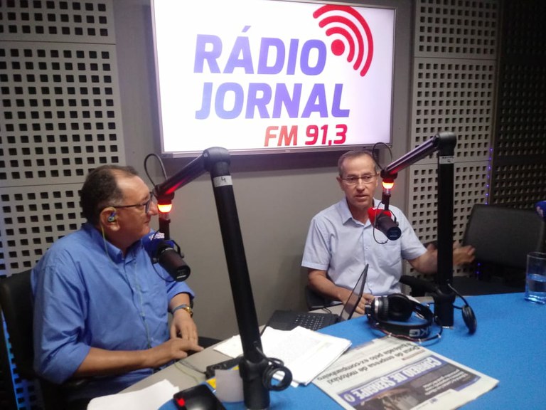 Nitinho fala sobre o concurso público e reforma da Câmara durante entrevista