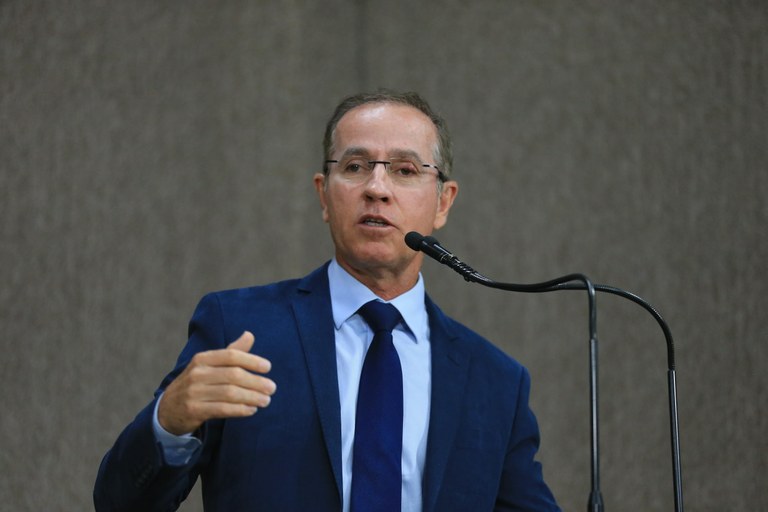 Nitinho defende gestão municipal e esclarece questão dos aditivos em obras