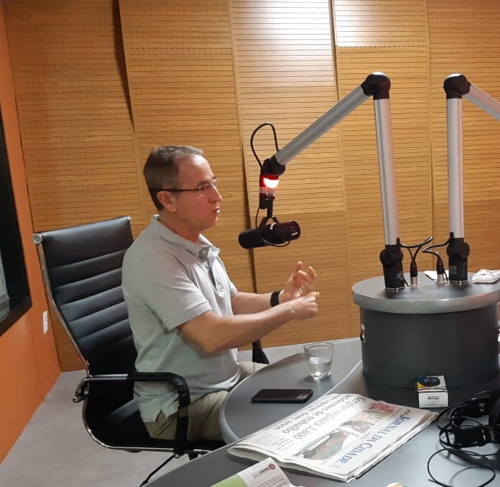 Nitinho destaca em entrevista de rádio as alterações na Lei da Publicidade 
