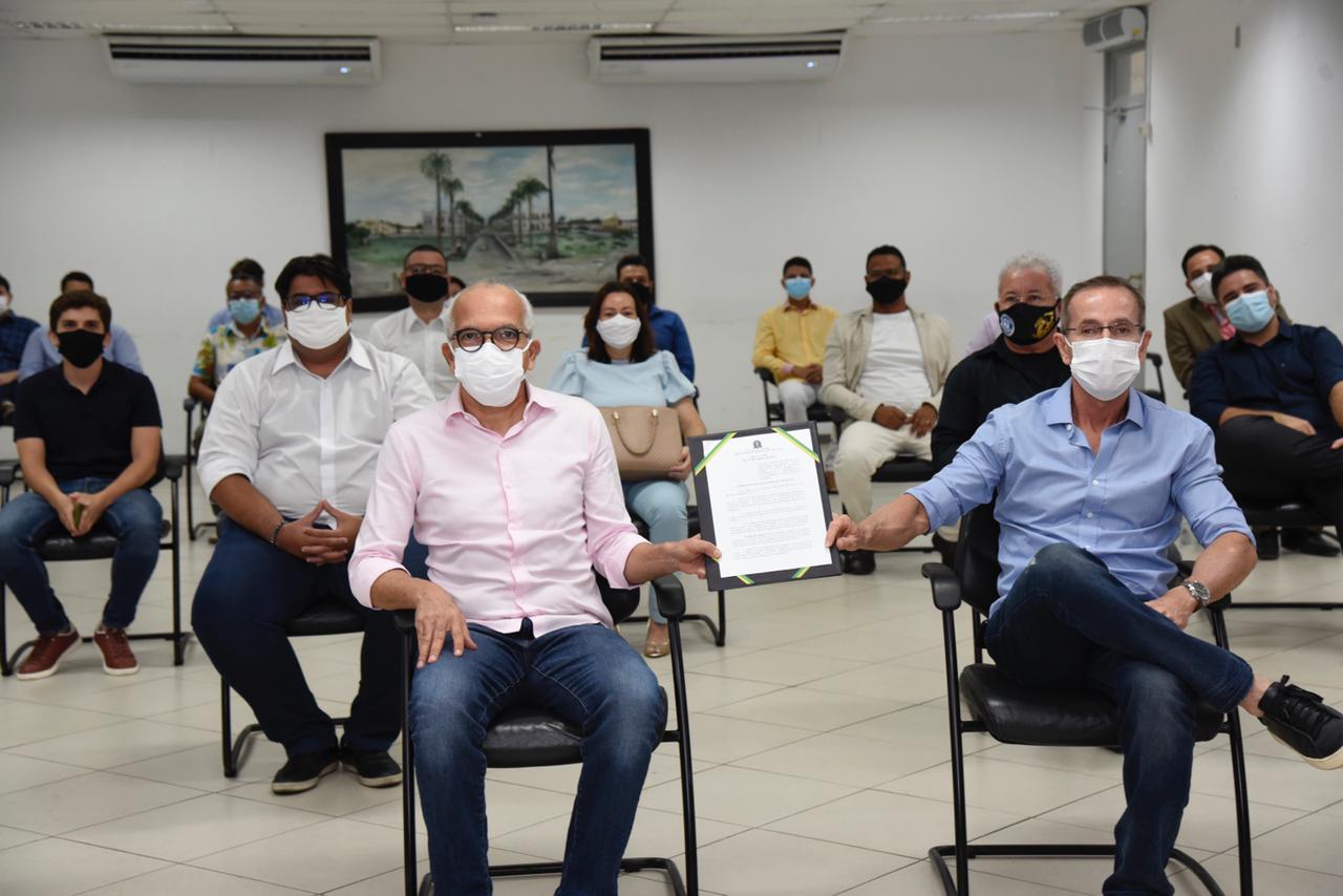 Nitinho entrega PLs do Emergencial e Remissão do IPTU para sanção