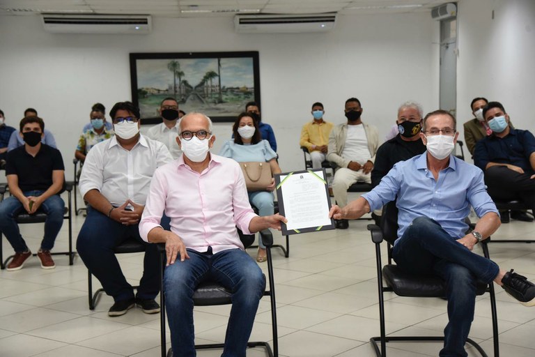 Nitinho entrega PLs do Emergencial e Remissão do IPTU para sanção