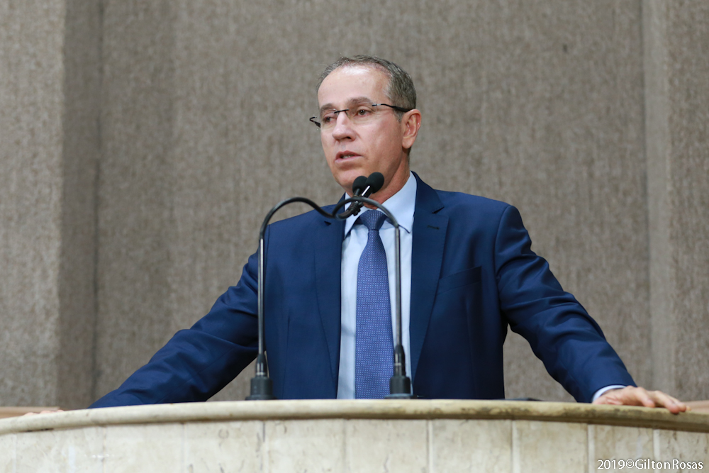 Nitinho esclarece contratos da Câmara Municipal de Aracaju 