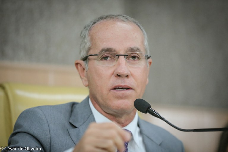 Nitinho faz esclarecimentos aos vereadores