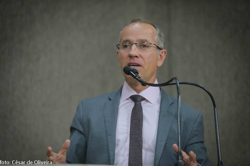 Nitinho ocupa a Tribuna para falar sobre paralisação dos médicos do município 