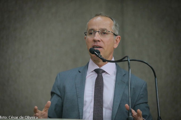 Nitinho ocupa a Tribuna para falar sobre paralisação dos médicos do município 