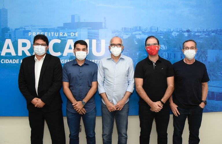 Nitinho prestigia solenidade de assinatura de renovação de convênio entre Prefeitura e times da Capital