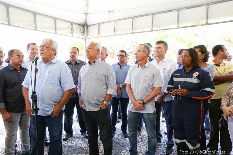 Nitinho acompanha entrega de ambulâncias do SAMU