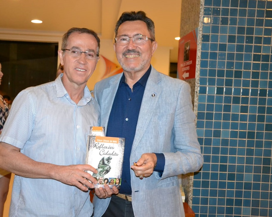 Nitinho prestigia lançamento da obra literária “Reflexões Cidadãs”