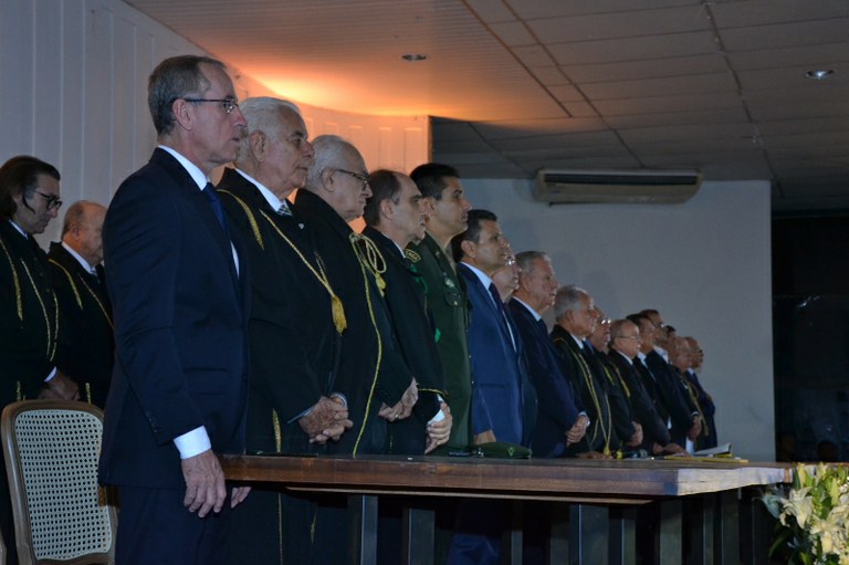 Nitinho prestigia solenidade de posse do médico e escritor Antônio Carlos Sobral Sousa