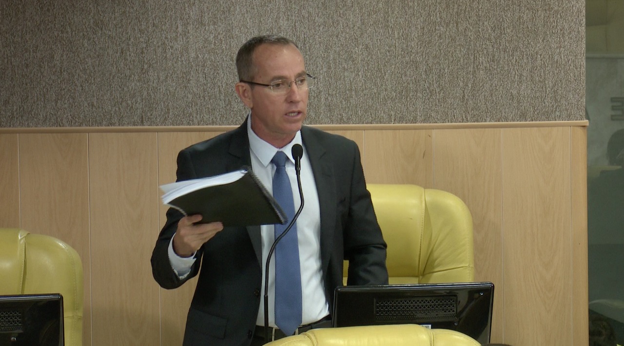 Nitinho recebe planilha que concede aumento da passagem