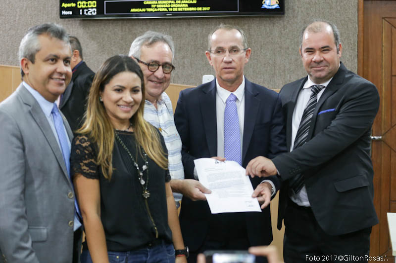 Nitinho recebe solicitações de estudantes de Arquitetura da UFS
