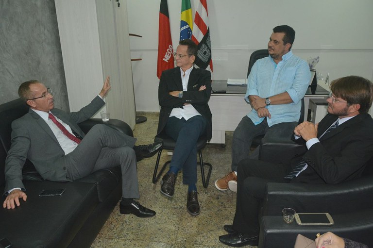Nitinho visita CMJP para conhecer estrutura da TV Câmara