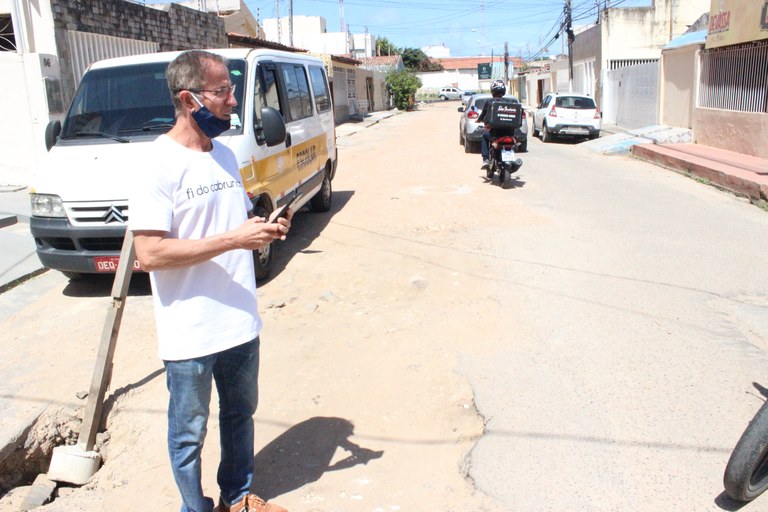 Nitinho visita recapeamento da Estrada da Luzia e intercede por melhorias em ruas próximas