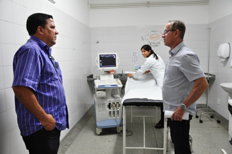 Nitinho visita UPA Nestor Piva para conferir serviço prestado após terceirização