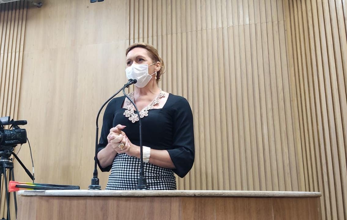 No Dia Mundial da Educação, Linda cobra que os direitos do magistério sejam respeitados